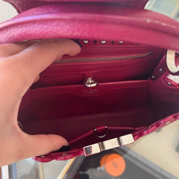 Louis Vuitton Capucines Burgundy Leather Crossbody - Picture 6 of 6